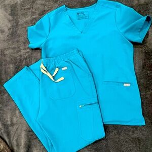 Casma 3 Pocket scrub top and Skinny scrub pant
